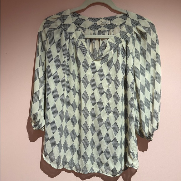 ezra Tops - Ezra cream diamond 💎 top